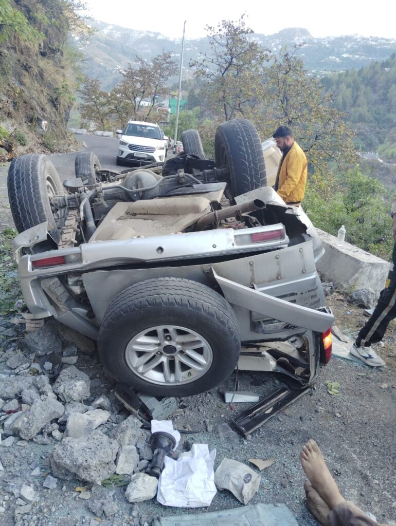 मसूरी देहरादून रोड़ पर वाहन दुर्घटना ग्रस्त..5 की मौत