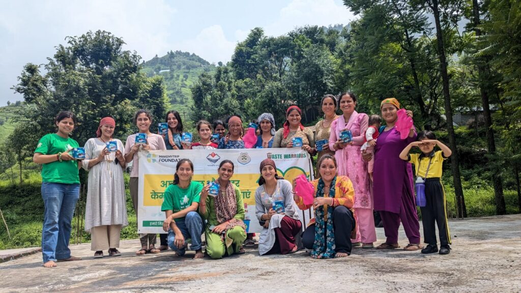 ग्राम पंचायत बंग्लो की कांडी में वेस्ट वारियर्स ने मेकमायट्रिप फाउंडेशन के सहयोग से मासिक धर्म जागरूकता कार्यक्रम कार्यशाला का आयोजन किया।
