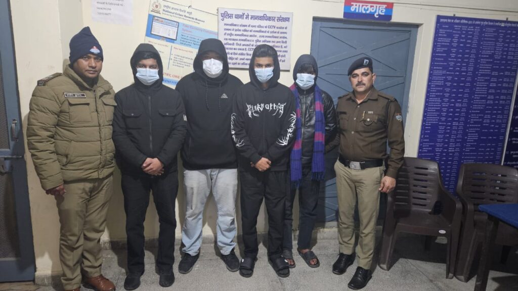 पैट्रोल पम्प पर दबंगई दिखाते हुए पैट्रोल पम्प कर्मचारी से मारपीट करने वाले अभियुक्तों की दून पुलिस ने उतारी खुमारी।