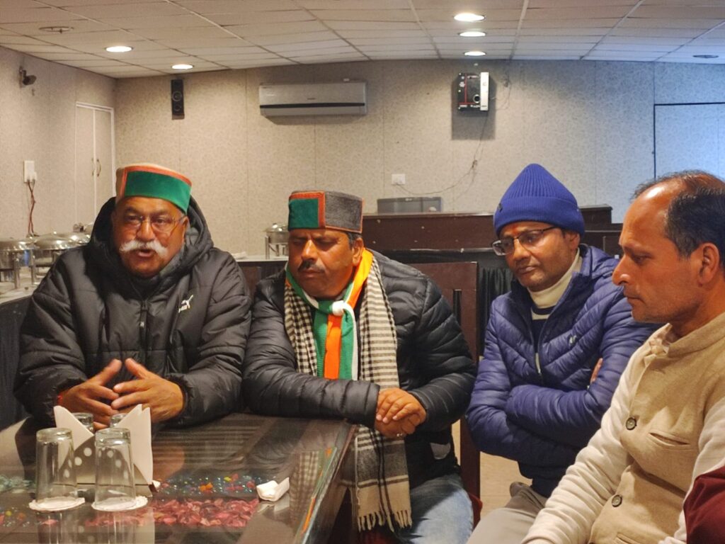 मसूरी से नगर पालिका अध्यक्ष पद पर चुनाव लड़ रही कांग्रेस प्रत्याशी मंजू भंडारी के