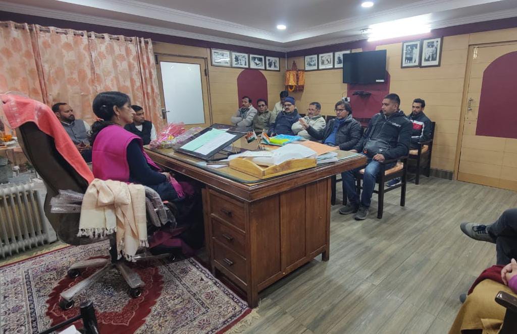 चुनाव जीतने के बाद पहली बार पालिकाध्यक्ष ने कर्मचारियों के साथ बैठक की।