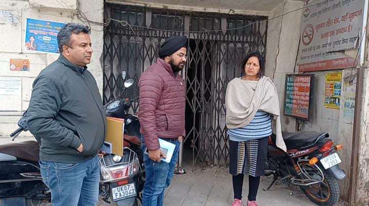 नगर पालिका अध्यक्ष मीरा सकलानी ने किया बंद पड़े राजकीय सेंट मेरी अस्पताल का निरीक्षण
