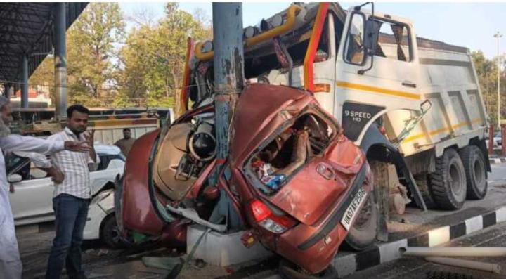 लच्छिवाला टोल प्लाजा पर भीषण हादसा अनियंत्रित डंपर ने मारी कई गाड़ियों को टक्कर