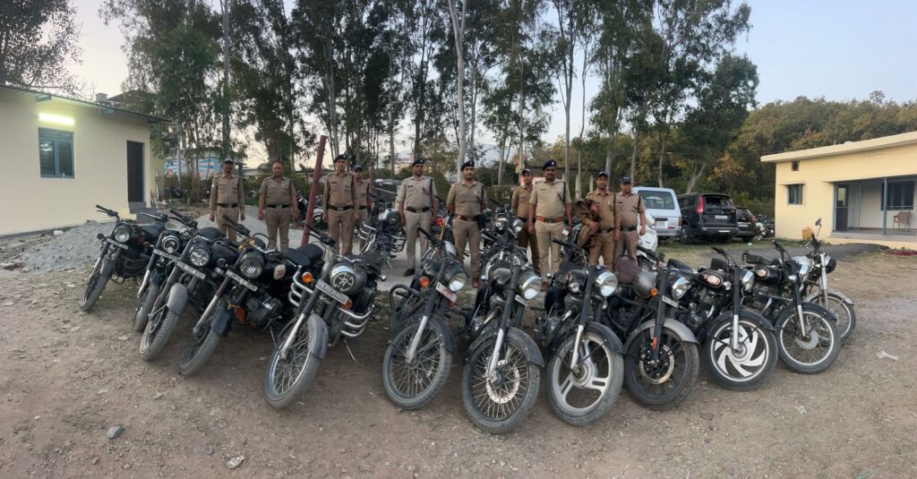 कंडोली प्रेम नगर क्षेत्र में मॉडिफाइ साइलेंसर वाली 27 रॉयल एनफील्ड मोटरसाइकिल को किया चीज