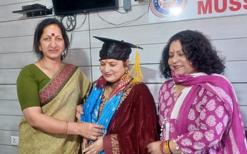 मथुरा की कोलंबिया पेसिफिक वर्चुअल युनिवर्सिटी ने उत्तराखंड की लोक गायिका रेशमा शाह को डॉक्टरेट की मानद उपाधि 2025 से सम्मानित किया है।