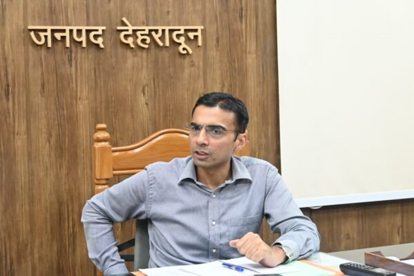 ऋण बीमा के बावजूद आश्रितों को परेशान करने वाले बैंकों पर डीएम सविन बंसल का कड़ा एक्शन, दो बैंकों की कटी आरसी